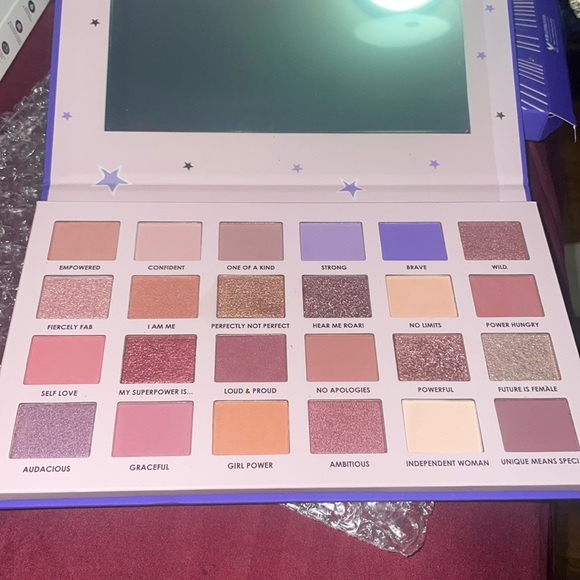 CIATÉ LONDON
I Am Woman 24 Shade Eyeshadow Palette V2 - Picture 6 of 11